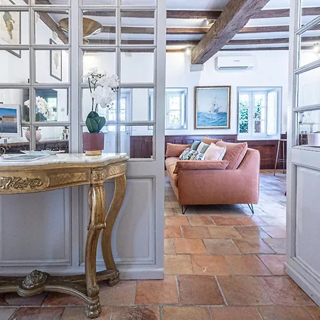 Semesterbostad De L'antiquaire Au Coeur De La Citadelle Blaye