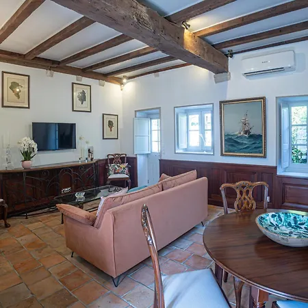 De L'antiquaire Au Coeur De La Citadelle 블라이