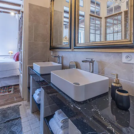 De L'antiquaire Au Coeur De La Citadelle