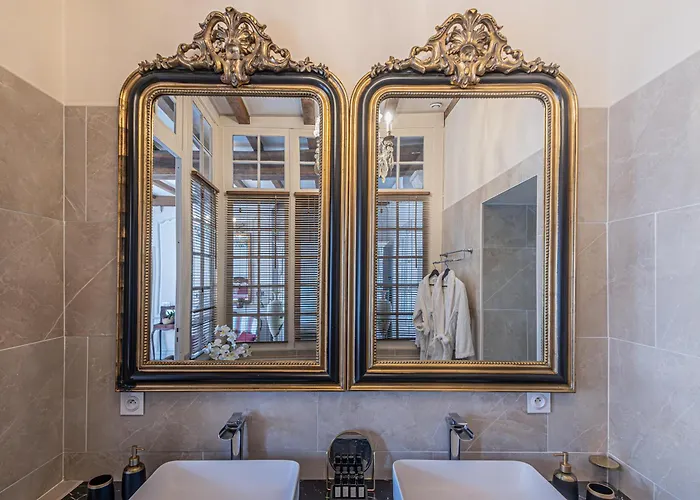 De L'antiquaire Au Coeur De La Citadelle